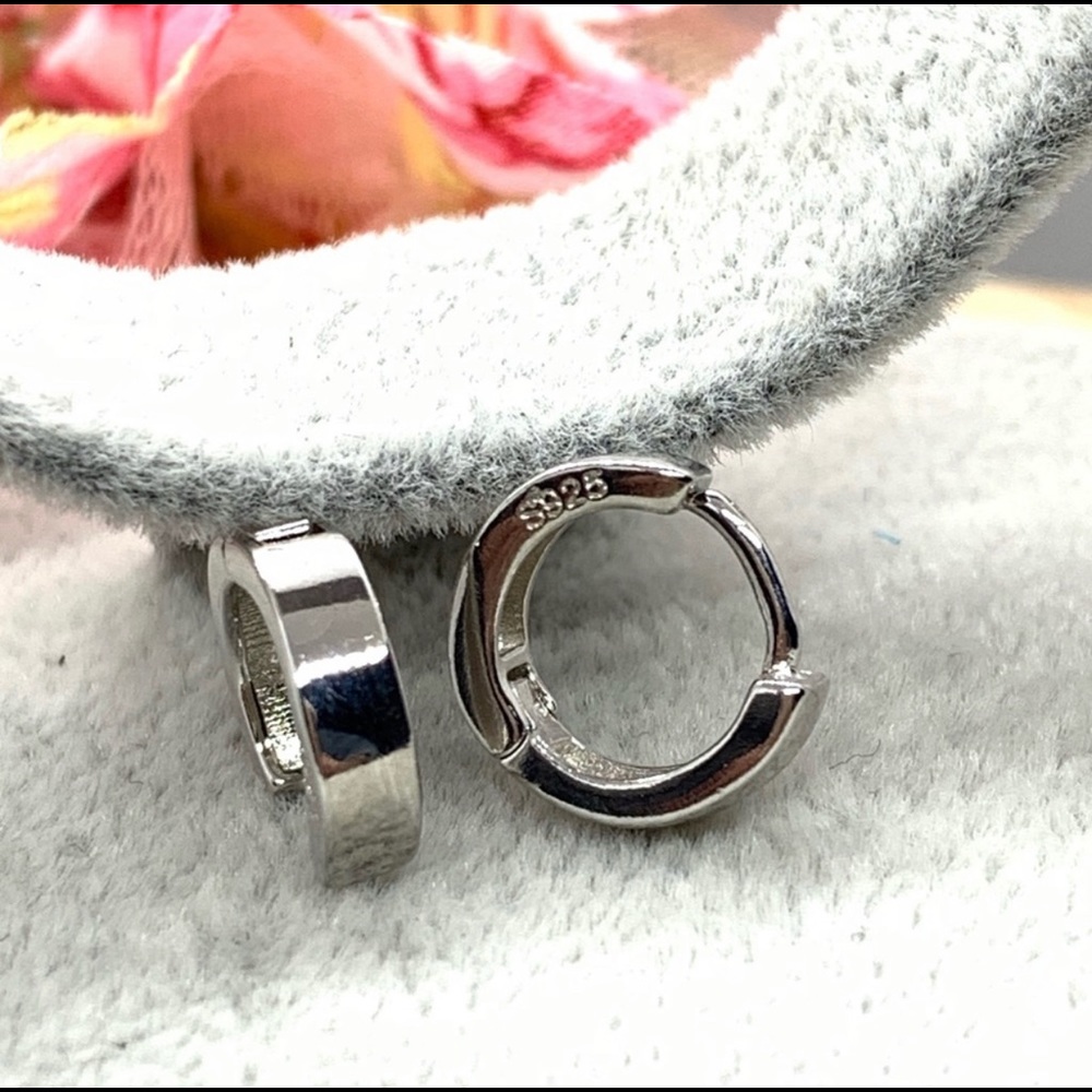 Sterling Silver 925 hoop earrings! 💍